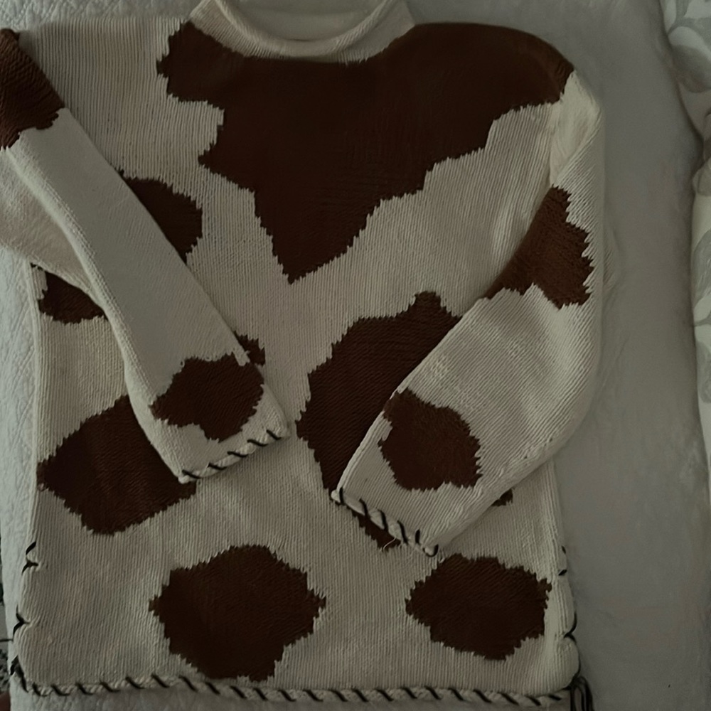 Ballinger Gold brown and white sweater w/ suede stitching size small-runs large